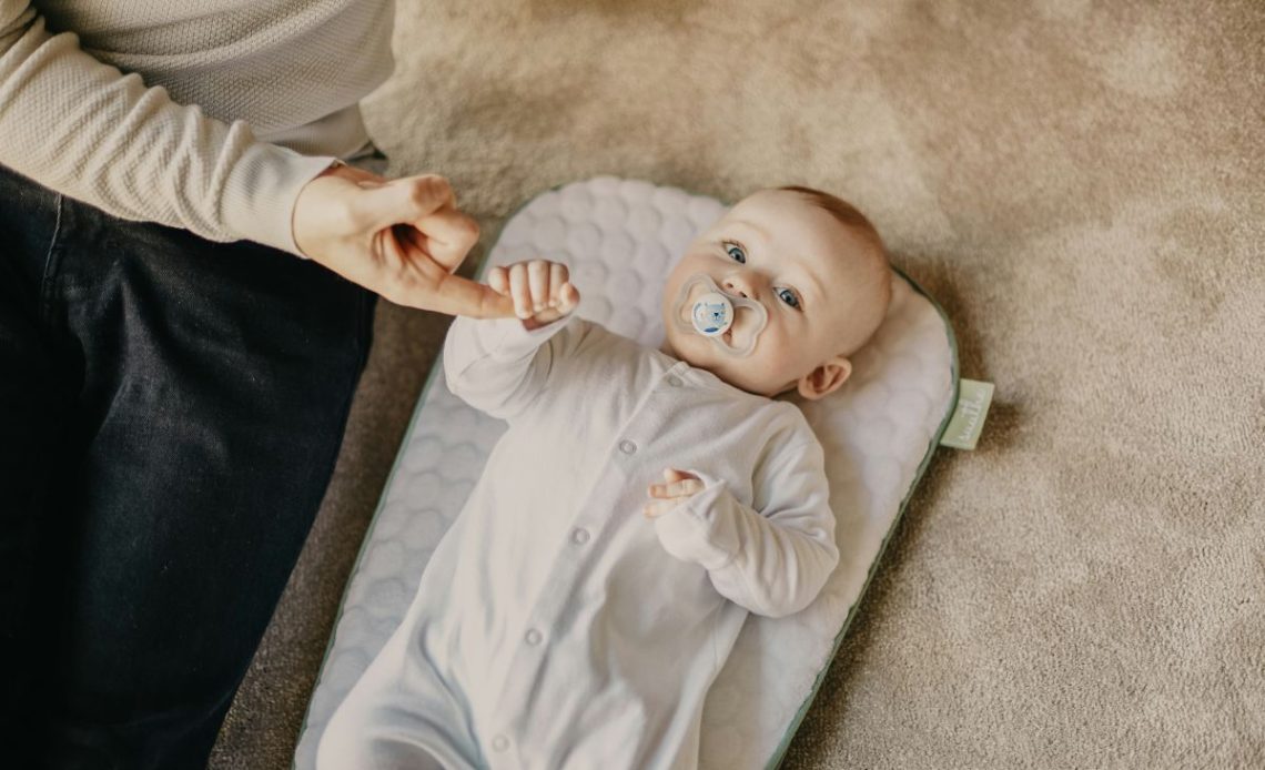 Noworodek ciągle chce jeść i mało śpi